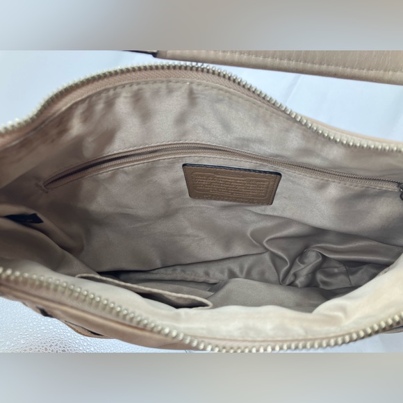 Coach Soho Beige and White Leather Shoulder Bag Charm kristin spectator Hobo - Picture 11 of 12